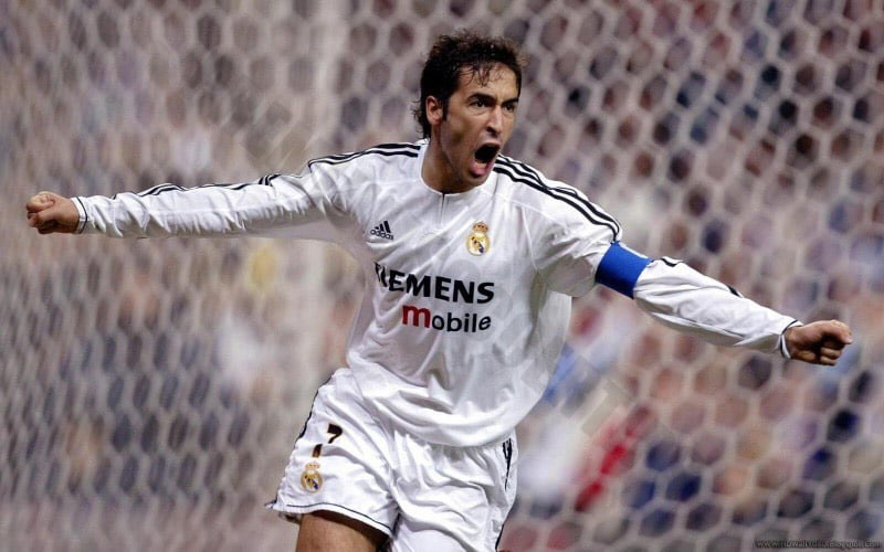 Raúl is famous for his ability to penetrate opponents' restricted areas