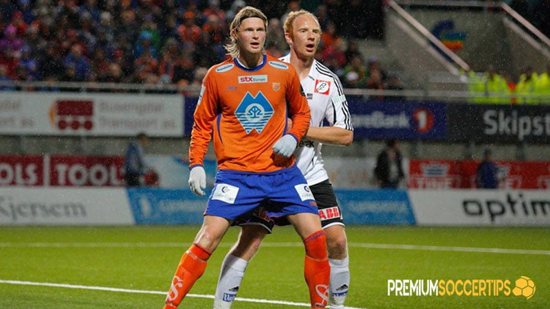 The tallest soccer player: Tor Hogne Aarøy - 2m03