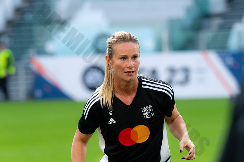 Amandine Henry - Highest paid women footballer