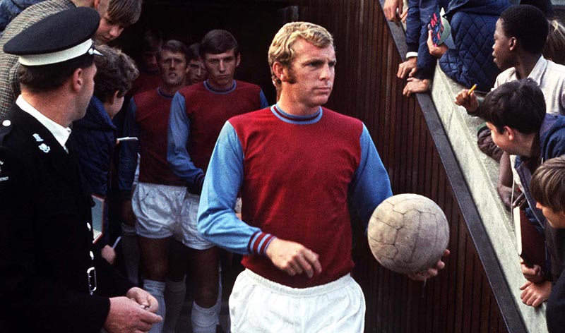 Bobby Moore - Famous soccer players number 6