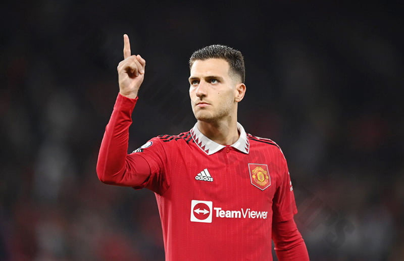 Diogo Dalot - Soccer players with the number 20