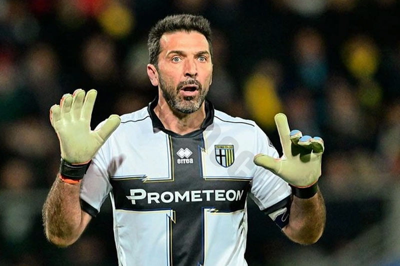 Gianluigi Buffon - Oldest football players still alive