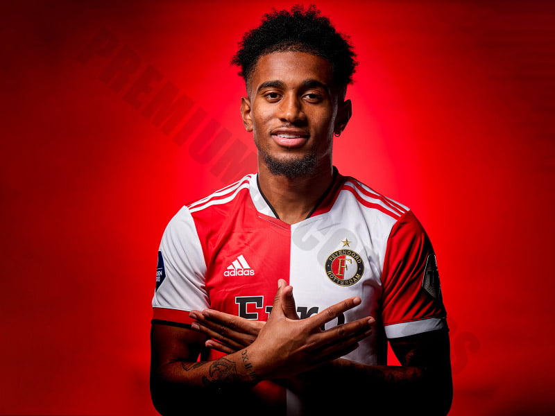 Reiss Nelson - Soccer players with number 24