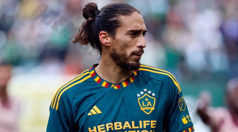 Martin Caceres - Headband for soccer players with long hair