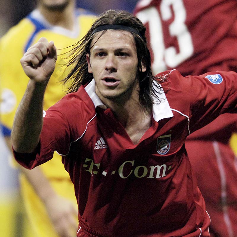 Martin Demichelis - Soccer players with long hair and headband