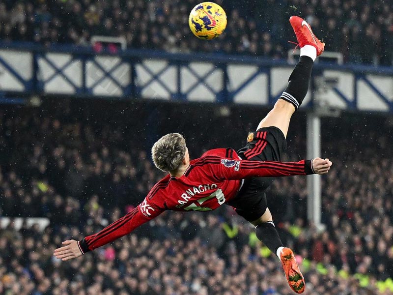 what is the best bicycle kick in football