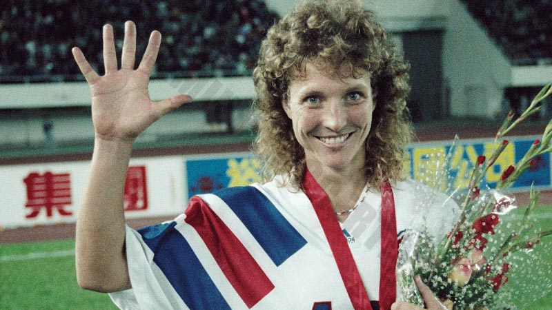 Michelle Akers - Best female football player