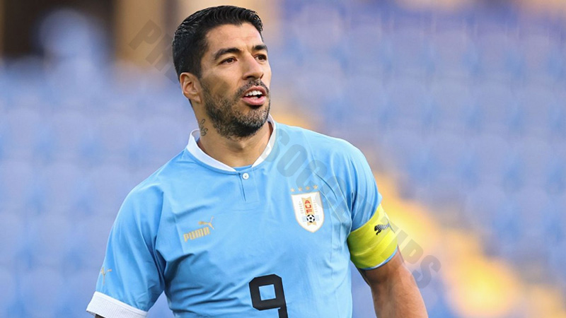 Most right footed goals: Luis Suárez