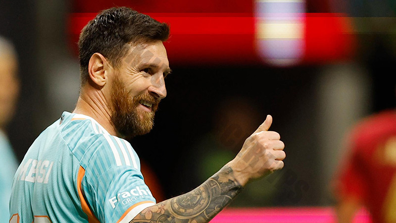 Top assist all time football: Lionel Messi (377 assists)