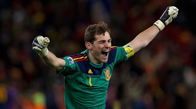 Best goal saves in football history: Iker Casillas vs Netherlands (2010)