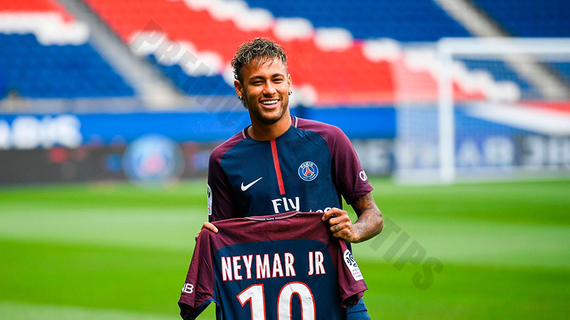 Who is richest football player in the world​: Neymar Jr ($200m)