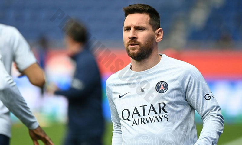 Football player richest in the world​: Lionel Messi ($600 million)