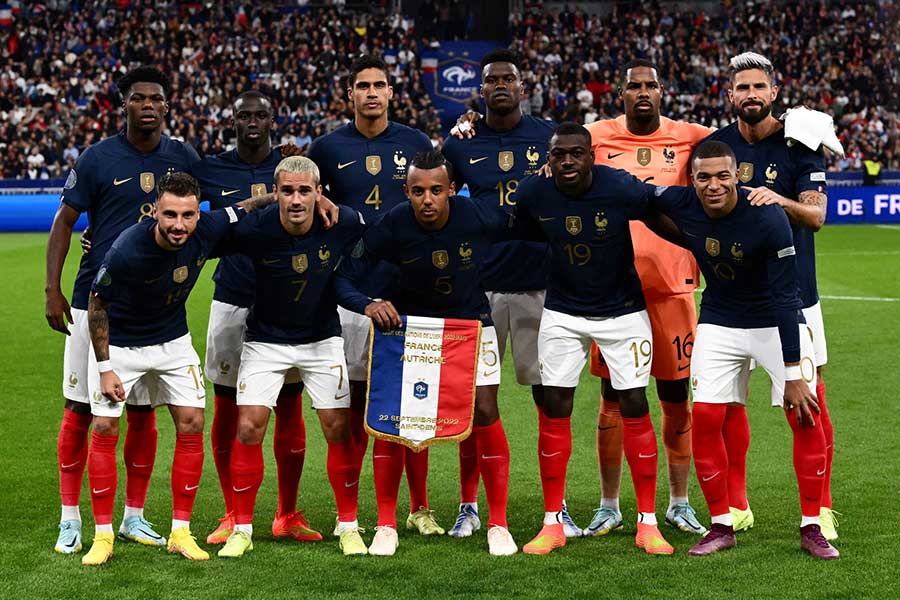 Top 10 best football team in the world country: France (1838.45 points)