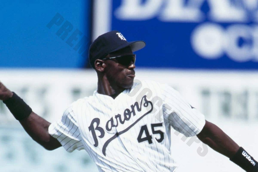 Biggest what ifs in sports history: Michael Jordan still plays Baseball
