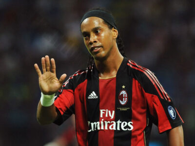 Find out when did Ronaldinho start playing soccer?