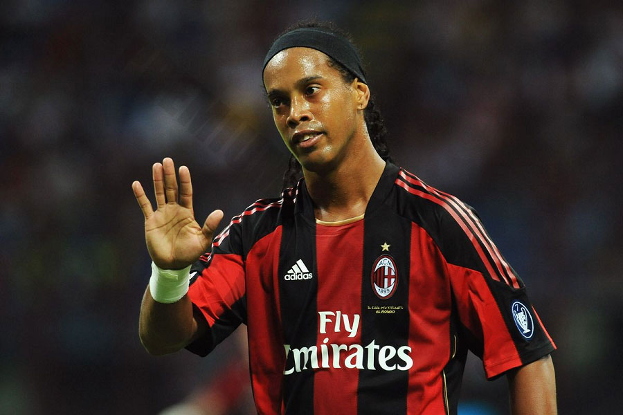 Find out when did Ronaldinho start playing soccer?