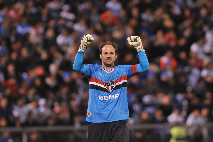 Rogério Ceni is the goalkeeper with the most goals in the world