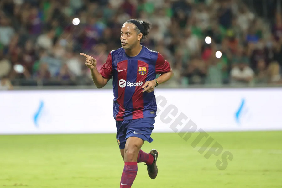 Ronaldinho 5 best goals in his career