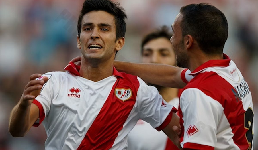 Alberto Bueno - Striker scored 28 goals in 2 seasons, holds La Liga scoring record for Rayo