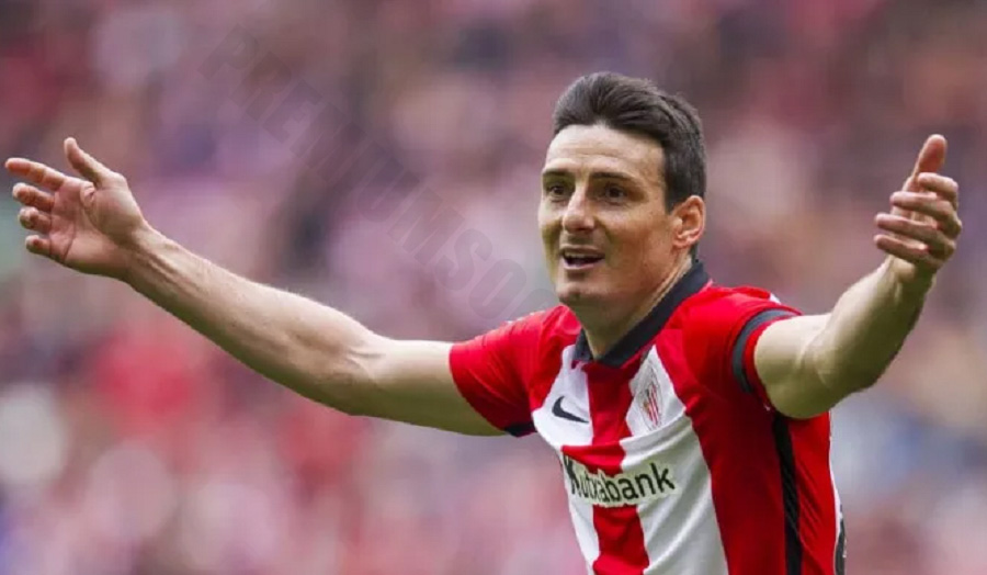 Aritz Aduriz - Sharp penalty box killer, always knows how to score decisive goals for the team