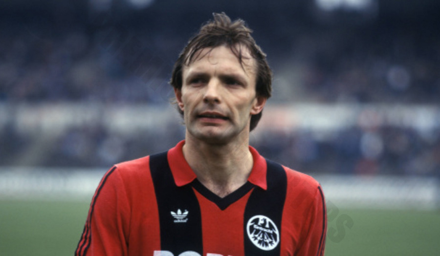 Charly Körbel – Outstanding center back and player with the most appearances in Bundesliga history