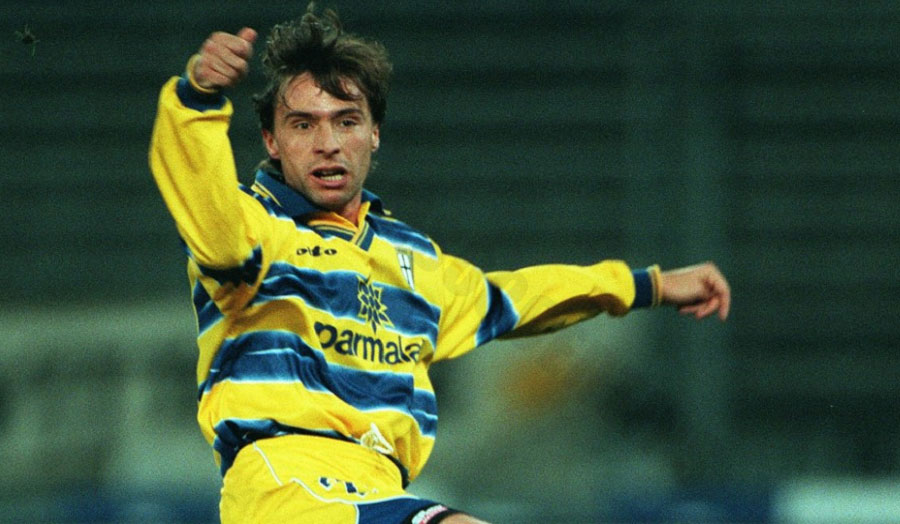 Enrico Chiesa – High-speed striker, possesses diverse finishing ability and impressive breakthroughs