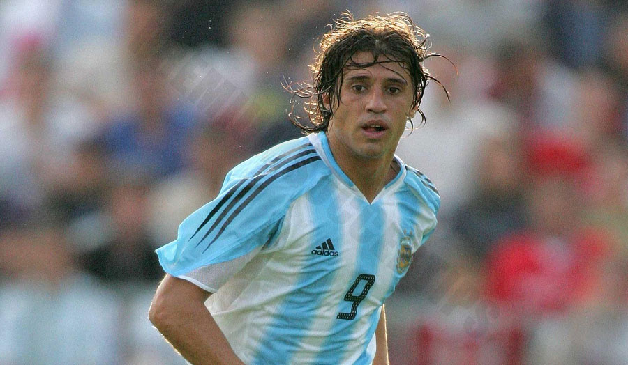 Hernán Crespo – A dangerous striker with a goal-scoring instinct and perfect positioning skills