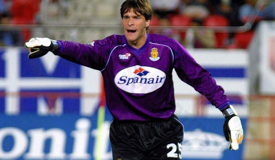 Leo Franco - The goalkeeper with excellent reflexes, bringing peace of mind with many important clean sheets
