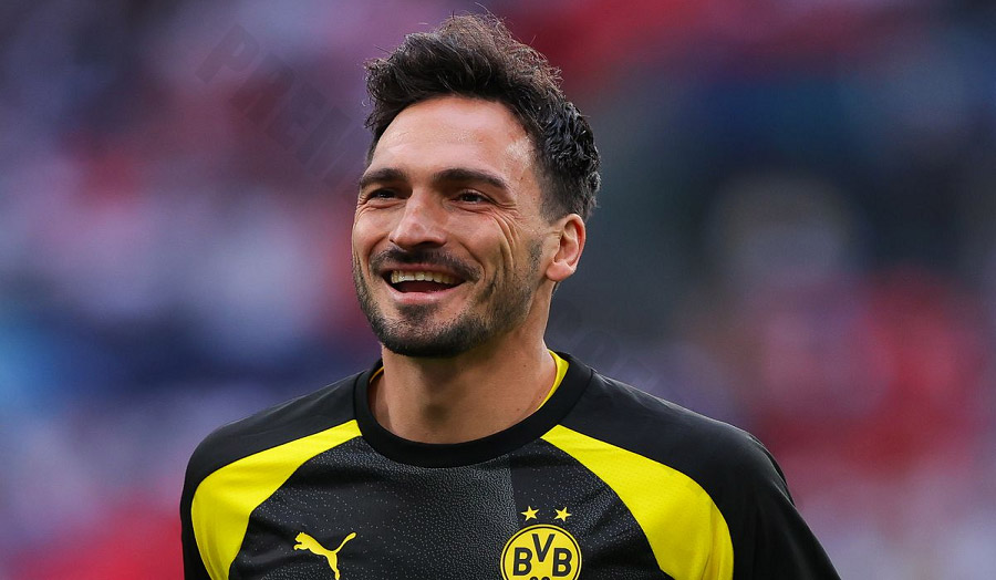 Mats Hummels - Steel center back with more than 500 matches, Dortmund's defense leader during a golden decade