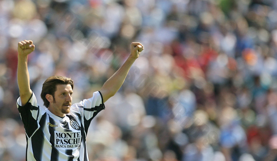Paolo Negro – Versatile defender with accurate tackling skills and a big part in Lazio's titles