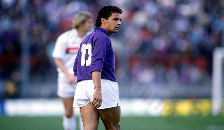 Roberto Baggio - Great technique and ability to create great breakthroughs