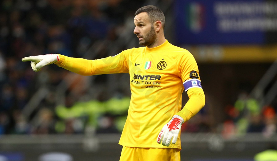 Samir Handanović - Goalkeeper with excellent reflexes, enhancing the team's defensive strength