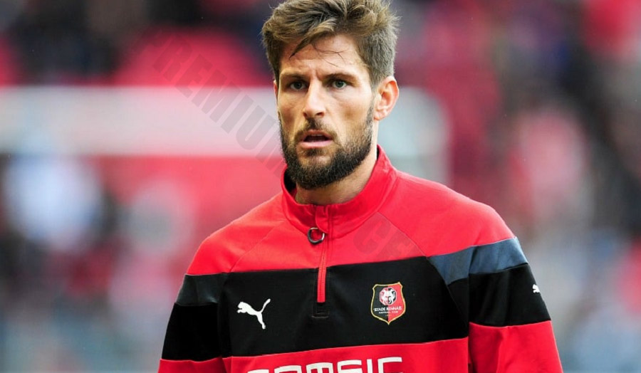 Benoît Costil - Goalkeeper with quick reflexes, stable performance, helps limit goals conceded