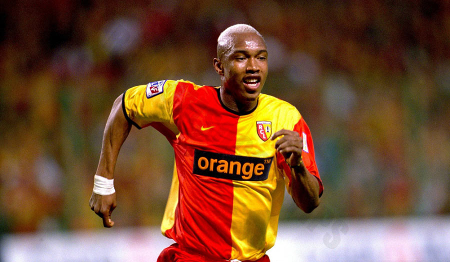 El-Hadji Diouf - A explosive force of speed and technique, always exploding with counter-attacks that tear apart the opponent's defense