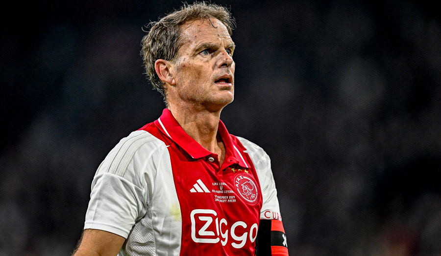 Frank de Boer - Intelligent centre-back with accurate passing skills and the ability to coordinate play