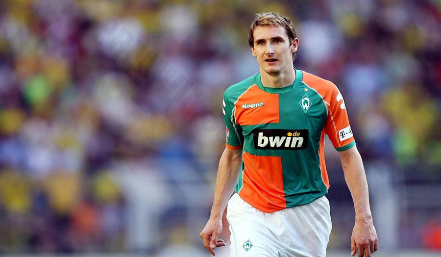 Miroslav Klose – King of aerial combat with sharp goal-scoring instinct, always shining in key matches