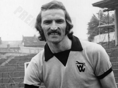 Derek Dougan – The tenacious striker who stirs up every defense with his will and physical strength
