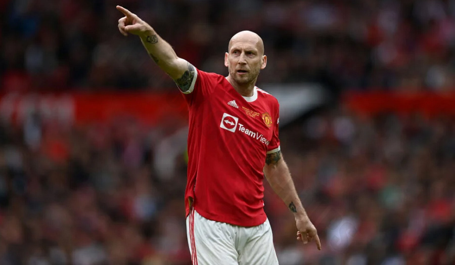 Jaap Stam – Steel center back with strength, ability to read situations and perfect tackles