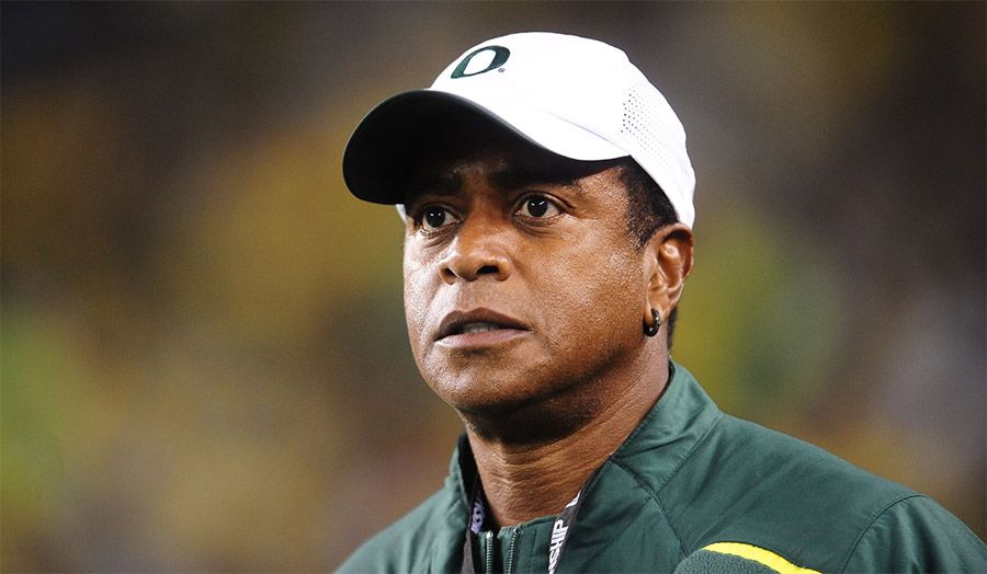 Ahmad Rashad posing in Oregon Ducks uniform
